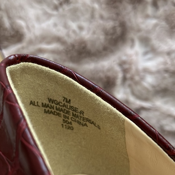 GUESS DARK RED LEATHER HELLS SHOES SIZE 7 M - Picture 10 of 11